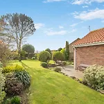 2 Bed In Oc-w104 Whitby