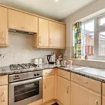 2 Bed In Oc-w104 * Whitby